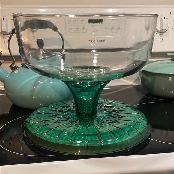 Anchor Hocking Vintage emerald Glass Cake Stand with Dome - Picture 2 of 4